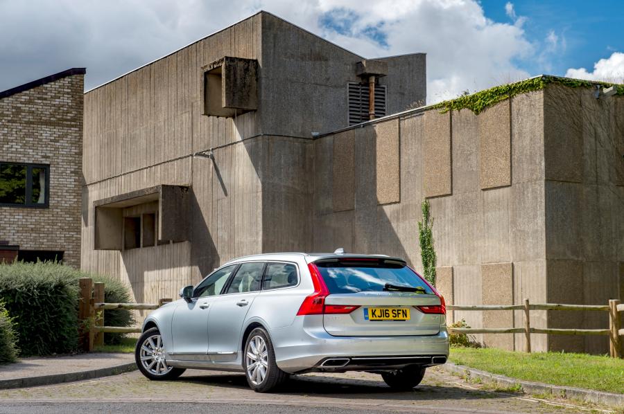  Volvo V90 D4 Inscription 2016 года  (UK) (фото 26 из 30)